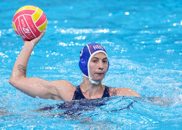 July 22, 2026, Sydney, Nsw, Australia: EKATERINA PROKOFYEVA of Russia prepares to pass the ball during the quarterfinal match between the Netherlands and Russia at the 2026 World Aquatics Women s Water polo, Wasserball World Cup. Water Polo 2026: World Aquatics WomenÃ¢â‚¬â ¢S Water Polo World Cup  - ZUMAt173 20260722_zsp_t173_018 Copyright: xStephanexThomasx