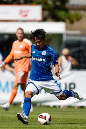 SOCCER - Schalke vs Kharkiv, test match KEMATEN,AUSTRIA,22.JUL.26 - SOCCER - 1. DFL, 1. Deutsche Bundesliga, Premjer-Liha, FC Schalke 04 vs FC Kharkiv, test match. Image shows Satoshi Tanaka (Schalke).  GEPAxpictures xMarkoxVulic