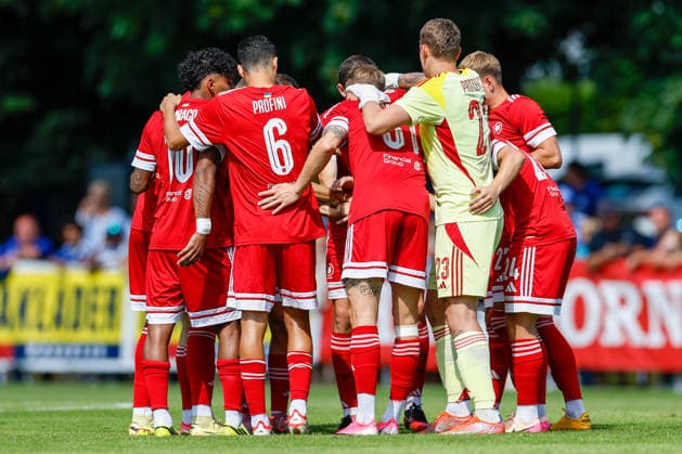 SOCCER - Schalke vs Kharkiv, test match KEMATEN,AUSTRIA,22.JUL.26 - SOCCER - 1. DFL, 1. Deutsche Bundesliga, Premjer-Liha, FC Schalke 04 vs FC Kharkiv, test match. Image shows the team of Kharkiv.  GEPAxpictures xMarkoxVulic