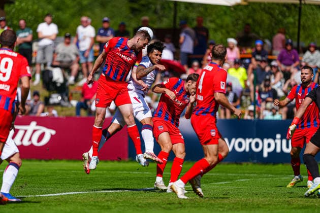 Kopfballduell Luftzweikampf Patrick Mainka (1. FC Heidenheim, 06), Nicolo Cambiaghi (FC Bologna, 28) ITA, FC Bologna vs. 1. FC Nürnberg, Fussball, Testspiel, Saison 2026 2027, 22.07.2026 ITA, FC Bologna vs. 1. FC Nürnberg, Fussball, Testspiel, Saison 2026 2027, 22.07.2026 Mühlbach *** Heading duel, aerial battle: Patrick Mainka (1 FC Heidenheim, 06) vs. Nicolo Cambiaghi (FC Bologna, 28 ITA), FC Bologna vs. 1 FC Nürnberg, soccer, friendly match, 2026–2027 season, July 22, 2026, Italy, FC Bologna vs. 1. FC Nürnberg, Soccer, Friendly, 2026–2027 Season, July 22, 2026, Mühlbach Copyright: xEibner-Pressefoto MarcelxvonxFehrnx EP_MFN