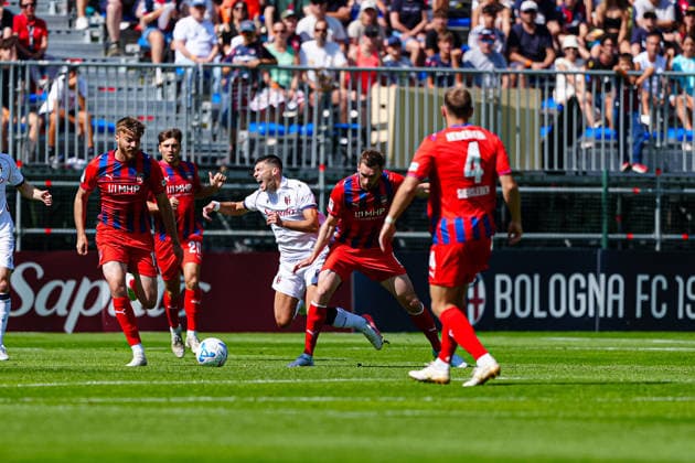 Riccardo Orsolini (FC Bologna, 07), Jonas Föhrenbach (1. FC Heidenheim, 19) ITA, FC Bologna vs. 1. FC Nürnberg, Fussball, Testspiel, Saison 2026 2027, 22.07.2026 ITA, FC Bologna vs. 1. FC Nürnberg, Fussball, Testspiel, Saison 2026 2027, 22.07.2026 Mühlbach *** Riccardo Orsolini, FC Bologna, 07; Jonas Föhrenbach, 1 FC Heidenheim, 19 (ITA); FC Bologna vs. 1 FC Nürnberg, soccer, friendly match, 2026–2027 season, July 22, 2026 ITA, FC Bologna vs. 1 FC Nürnberg, Soccer, Friendly, 2026–2027 Season, July 22, 2026 Mühlbach Copyright: xEibner-Pressefoto MarcelxvonxFehrnx EP_MFN