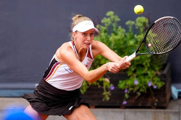 MSC Hamburg Ladies Open - Day 3 Sinja Kraus of Austria plays against Alina Charaeva of Armenia during their round of 16 match at the 2026 MSC Hamburg Ladies Open women s tennis tournament at Am Rothenbaum in Hamburg, Germany, on july 22, 2026. Hamburg Hamburg Germany  Copyright: xOwenxHammondx originalFilename:hammond-2026msch260722_npxb1.jpg