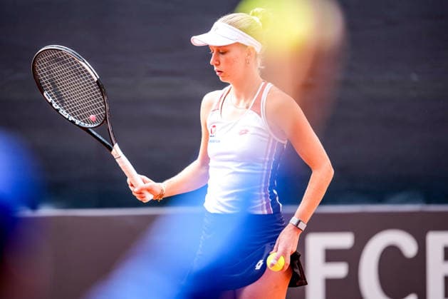 MSC Hamburg Ladies Open - Day 3 Sinja Kraus of Austria plays against Alina Charaeva of Armenia during their round of 16 match at the 2026 MSC Hamburg Ladies Open women s tennis tournament at Am Rothenbaum in Hamburg, Germany, on july 22, 2026. Hamburg Hamburg Germany  Copyright: xOwenxHammondx originalFilename:hammond-2026msch260722_npcVs.jpg