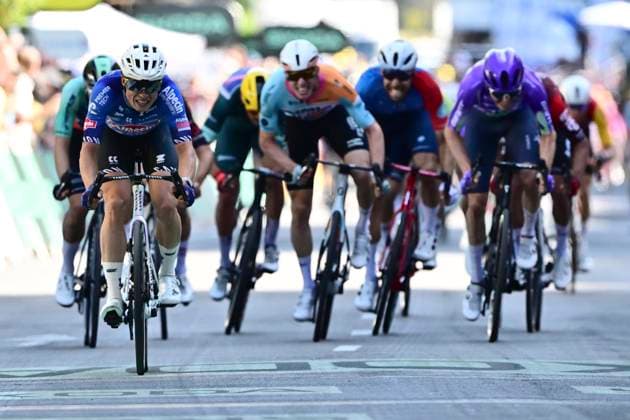 Tour de France 2026 Stage 17 VOIRON, FRANCE - JULY 22 : Philipsen Jasper (BEL) of Alpecin - Premier Tech wins the sprint during stage 17 of the 113rd edition of Tour de France an UCI World Tour 2.UWT cycling road race stage for Men Elite of 175 km with start in Chambery and finish in Voiron on July 22, 2026 in Voiron, France, 22 07 2026 ( Motordriver Kurt Vandenborre - Voiron France  Copyright: xPeterxDexVoechtx
