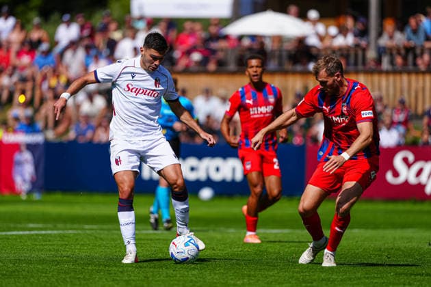 Santiago Castro (FC Bologna, 09), Tim Siersleben (1. FC Heidenheim, 04) ITA, FC Bologna vs. 1. FC Heidenheim, Fussball, Testspiel, Saison 2026 2027, 22.07.2026 ITA, FC Bologna vs. 1. FC Heidenheim, Fussball, Testspiel, Saison 2026 2027, 22.07.2026 Mühlbach *** Santiago Castro, FC Bologna, 09; Tim Siersleben, 1 FC Heidenheim, 04; ITA, FC Bologna vs. 1 FC Heidenheim, Soccer, Friendly, 2026–2027 Season, July 22, 2026 ITA, FC Bologna vs. 1 FC Heidenheim, Soccer, Friendly, 2026–2027 Season, July 22, 2026 Mühlbach Copyright: xEibner-Pressefoto MarcelxvonxFehrnx EP_MFN