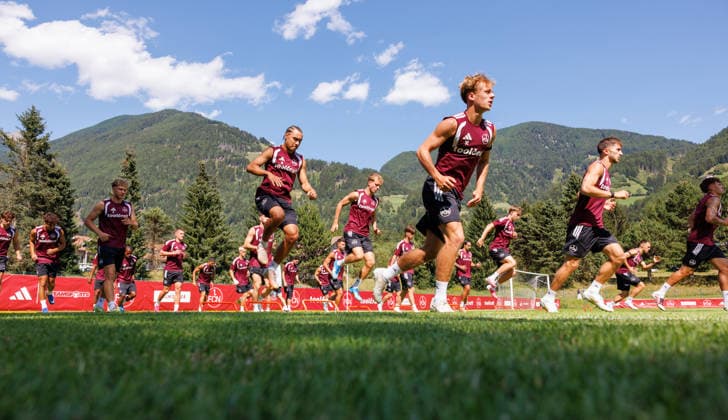 22.07.2026 - Fussball - 2. Fussball-Bundesliga - Saison 2026 2027 - 1. FC Nürnberg FCN Club - Trainingslager Sommer Sommertrainingslager Gais - Bruneck - Südtirol - Zink DaMa - xdaxmax - Mannschaft Team wärmt sich auf *** July 22, 2026 Soccer 2 Bundesliga 2026–2027 Season 1 FC Nuremberg (FCN) Club Summer Training Camp Summer Training Camp in Gais, Brunico, South Tyrol Zink DaMa xdaxmax Team warming up