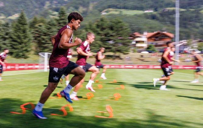 22.07.2026 - Fussball - 2. Fussball-Bundesliga - Saison 2026 2027 - 1. FC Nürnberg FCN Club - Trainingslager Sommer Sommertrainingslager Gais - Bruneck - Südtirol - Zink DaMa - xdaxmax - Justin von der Hitz (27, 1. FC Nürnberg FCN ) und Mannschaft Team wärmt sich auf *** July 22, 2026 Soccer 2 Soccer Bundesliga 2026–2027 Season 1 FC Nuremberg (FCN) Club Summer Training Camp Summer Training Camp in Gais, Brunico, South Tyrol Zink DaMa xdaxmax Justin von der Hitz 27, 1 FC Nuremberg (FCN) and the team warm up