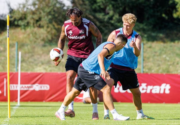 22.07.2026 - Fussball - 2. Fussball-Bundesliga - Saison 2026 2027 - 1. FC Nürnberg FCN Club - Trainingslager Sommer Sommertrainingslager Gais - Bruneck - Südtirol - Zink DaMa - xdaxmax - Adriano Grimaldi (39, 1. FC Nürnberg FCN ) Julian Justvan (10, 1. FC Nürnberg FCN ) Piet Scobel (19, 1. FC Nürnberg FCN ) *** July 22, 2026 Soccer 2 Soccer Bundesliga 2026–2027 Season 1 FC Nuremberg (FCN) Club Summer Training Camp Summer Training Camp in Gais, Brunico, South Tyrol Zink DaMa xdaxmax Adriano Grimaldi 39, 1 FC Nuremberg (FCN) Julian Justvan 10, 1 FC Nuremberg (FCN) Piet Scobel 19, 1 FC Nuremberg (FCN)