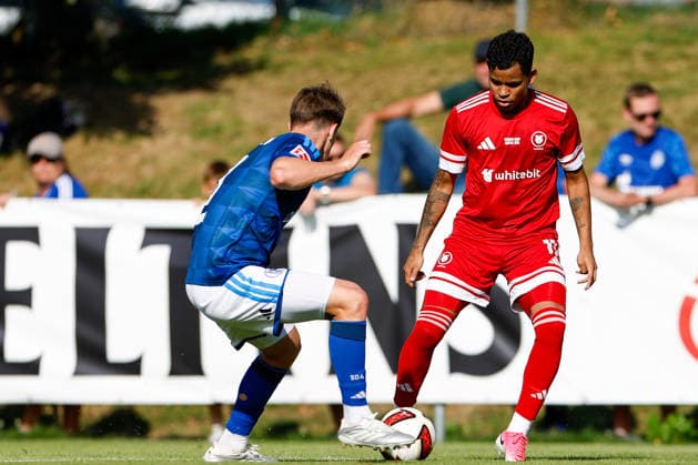 SOCCER - Schalke vs Kharkiv, test match KEMATEN,AUSTRIA,22.JUL.26 - SOCCER - 1. DFL, 1. Deutsche Bundesliga, Premjer-Liha, FC Schalke 04 vs FC Kharkiv, test match. Image shows Sebastian Castillo (Kharkiv).  GEPAxpictures xMarkoxVulic