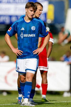 SOCCER - Schalke vs Kharkiv, test match KEMATEN,AUSTRIA,22.JUL.26 - SOCCER - 1. DFL, 1. Deutsche Bundesliga, Premjer-Liha, FC Schalke 04 vs FC Kharkiv, test match. Image shows Dylan Leonard and Magnus Roesner (Schalke).  GEPAxpictures xMarkoxVulic