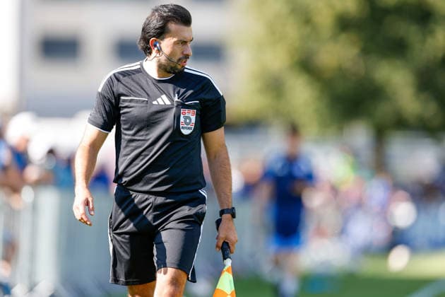 SOCCER - Schalke vs Kharkiv, test match KEMATEN,AUSTRIA,22.JUL.26 - SOCCER - 1. DFL, 1. Deutsche Bundesliga, Premjer-Liha, FC Schalke 04 vs FC Kharkiv, test match. Image shows assistant referee Onur Yayar.  GEPAxpictures xMarkoxVulic