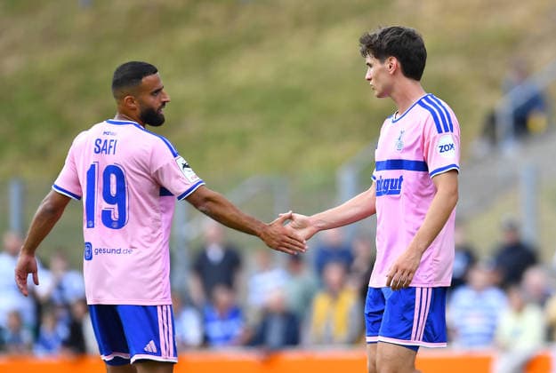 Fußball Herren Testspiel Saison 2026 2027 MSV Duisburg - Beerschot VA am 22.07.2026 im PCC-Stadion in Duisburg Ramien Safi ( MSV Duisburg ), links - Martin Ens ( MSV Duisburg ), rechts Nordrhein-Westfalen Deutschland *** Men s Soccer Friendly Match, 2026–2027 Season: MSV Duisburg vs. Beerschot VA on July 22, 2026, at the PCC Stadium in Duisburg. Ramien Safi (MSV Duisburg), left; Martin Ens (MSV Duisburg), right. North Rhine-Westphalia, Germany