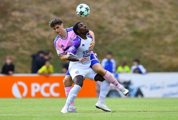 Fußball Herren Testspiel Saison 2026 2027 MSV Duisburg - Beerschot VA am 22.07.2026 im PCC-Stadion in Duisburg Toshio Lake ( Beerschot Va ), vorne - Martin Ens ( MSV Duisburg ), hinten Nordrhein-Westfalen Deutschland *** Men s Soccer Friendly Match, 2026–2027 Season: MSV Duisburg vs. Beerschot VA on July 22, 2026, at the PCC Stadium in Duisburg. Toshio Lake (Beerschot VA), in front; Martin Ens (MSV Duisburg), in the back; North Rhine-Westphalia, Germany