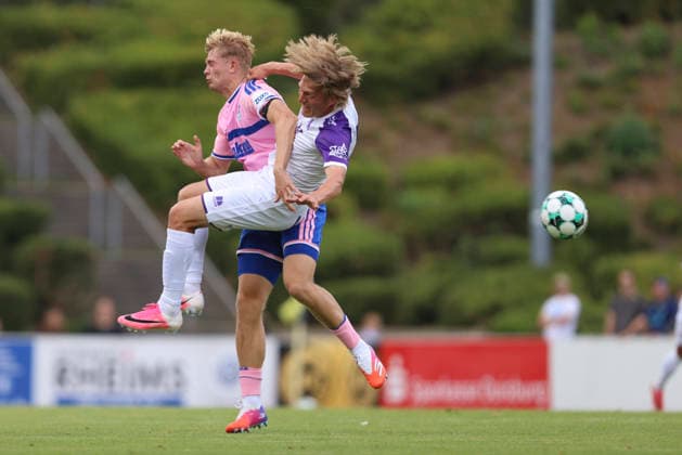 Peter Remmert (MSV Duisburg) und Bas Van den Eynden (K Beerschot VA) im Zweikampf waehrend des Testspiels zwischen MSV Duisburg und K Beerschot VA, PCC-Stadion am 22. July 2026 in Duisburg, Deutschland. (Foto von Oliver Kaelke DeFodi Images) +++ Peter Remmert (MSV Duisburg) und Bas Van den Eynden (K Beerschot VA) battle for the ball during the friendly match between MSV Duisburg and K Beerschot VA at PCC-Stadion on July 22, 2026 in Duisburg, Germany. (Photo by Oliver Kaelke DeFodi Images) (Photo by Oliver Kaelke DeFodi Images) -
