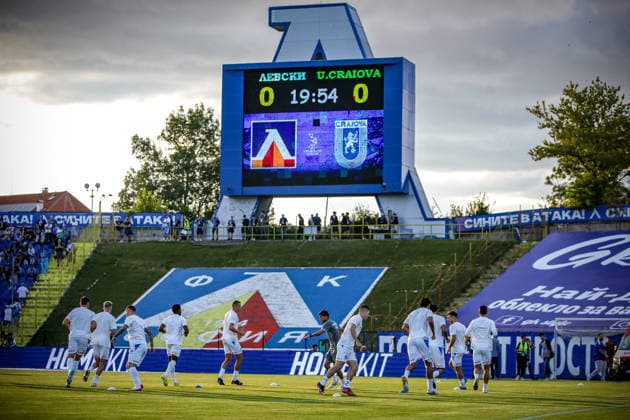 IPA86901658 - Universitatea s players during warm-ups before the Champions League qualifying match between PFC Levski and SC Universitatea Craiova at Vivacom Arena Georgi Asparuhov in Sofia, Bulgaria, on July 22, 2026  Copyright: xIvanxSxIvanov IPAxSportx xx 86901658