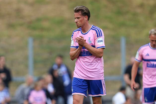Christian Viet (MSV Duisburg) gestikuliert, Gestik waehrend des Testspiels zwischen MSV Duisburg und K Beerschot VA, PCC-Stadion am 22. July 2026 in Duisburg, Deutschland. (Foto von Oliver Kaelke DeFodi Images) +++ Christian Viet (MSV Duisburg) gestures during the friendly match between MSV Duisburg and K Beerschot VA at PCC-Stadion on July 22, 2026 in Duisburg, Germany. (Photo by Oliver Kaelke DeFodi Images) (Photo by Oliver Kaelke DeFodi Images) - *** Christian Viet of MSV Duisburg gestures during the friendly match between MSV Duisburg and K Beerschot VA, PCC Stadion on July 22, 2026, in Duisburg, Germany. Photo by Oliver Kaelke, DeFodi Images. Christian Viet of MSV Duisburg gestures during the friendly match between MSV Duisburg and K Beerschot VA at PCC Stadion on July 22, 2026 in Duisburg, Germany. Photo by Oliver Kaelke, DeFodi Images. Photo by Oliver Kaelke, DeFodi Images.
