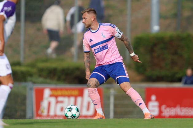 Alexander Hahn (MSV Duisburg) in Aktion, am Ball, Einzelaktion waehrend des Testspiels zwischen MSV Duisburg und K Beerschot VA, PCC-Stadion am 22. July 2026 in Duisburg, Deutschland. (Foto von Oliver Kaelke DeFodi Images) +++ Alexander Hahn (MSV Duisburg) controls the ball during the friendly match between MSV Duisburg and K Beerschot VA at PCC-Stadion on July 22, 2026 in Duisburg, Germany. (Photo by Oliver Kaelke DeFodi Images) (Photo by Oliver Kaelke DeFodi Images) - *** Alexander Hahn of MSV Duisburg in action, on the ball, making a solo run during the friendly match between MSV Duisburg and K Beerschot VA, PCC Stadion on July 22, 2026, in Duisburg, Germany. Photo by Oliver Kaelke, DeFodi Images. Alexander Hahn of MSV Duisburg controls the ball during the friendly match between MSV Duisburg and K Beerschot VA at PCC Stadion on July 22, 2026 in Duisburg, Germany. Photo by Oliver Kaelke, DeFodi Images. Photo by Oliver Kaelke, DeFodi Images.