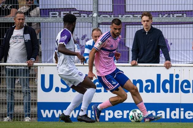 Testspiel MSV Duisburg - Beerschot VA ** NUR FÜR REDAKTIONELLE ZWECKE ** EDITORIAL USE ONLY **<p>Fußball Testspiel MSV Duisburg - Beerschot VA am 22.07.26 auf der PCC-Stadion in Duisburg Rasim Bulic ( Duisburg ) Duisburg Copyright: JakobxKlos *** Friendly Match: MSV Duisburg vs. Beerschot VA ** FOR EDITORIAL USE ONLY ** EDITORIAL USE ONLY ** p Soccer Friendly Match: MSV Duisburg vs. Beerschot VA on July 22, 2026, at the PCC Stadium in Duisburg. Rasim Bulic, Duisburg. Copyright JakobxKlos Copyright: JakobxKlos doc86tvuz0lv9cj71l09fs ,EDITORIAL USE ONLY