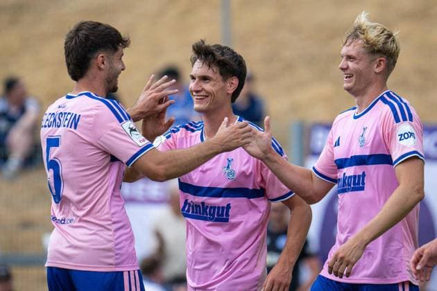 Testspiel MSV Duisburg - Beerschot VA ** NUR FÜR REDAKTIONELLE ZWECKE ** EDITORIAL USE ONLY **<p>Fußball Testspiel MSV Duisburg - Beerschot VA am 22.07.26 auf der PCC-Stadion in Duisburg Torjubel zum 1:0 durch Peter Remmert ( Duisburg ) Duisburg Copyright: JakobxKlos *** Friendly Match: MSV Duisburg vs. Beerschot VA ** FOR EDITORIAL USE ONLY ** EDITORIAL USE ONLY ** p Soccer Friendly Match: MSV Duisburg vs. Beerschot VA on July 22, 2026, at the PCC Stadium in Duisburg. Celebration of the 1-0 goal by Peter Remmert (Duisburg). Copyright JakobxKlos Copyright: JakobxKlos doc86tvuze2m8l445cbjx1 ,EDITORIAL USE ONLY