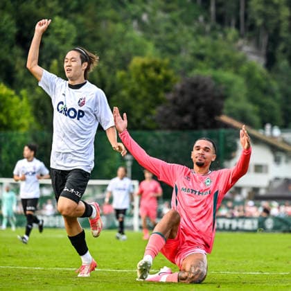 22.07.2026, AUT, Fußball, Herren, 1. Bundesliga, FSP, Saison 2026 2027, Zell am Ziller, SV Werder Bremen vs Fagiano Okayama nach Foul von Soichiro Mori (Fagiano Okayama, 44) an Justin Njinmah (Werder Bremen, 11) an der Strafraumkante Zell am Ziller Parkstadion Tirol Österreich *** July 22, 2026, Austria, Soccer, Men s, 1. Bundesliga, FSP, 2026–2027 Season, Zell am Ziller, SV Werder Bremen vs. Fagiano Okayama following a foul by Soichiro Mori (Fagiano Okayama) on Justin Njinmah (Werder Bremen) in the 44th minute at the edge of the penalty area at Zell am Ziller Parkstadion, Tyrol, Austria Copyright: xNordphotox xHafnerx