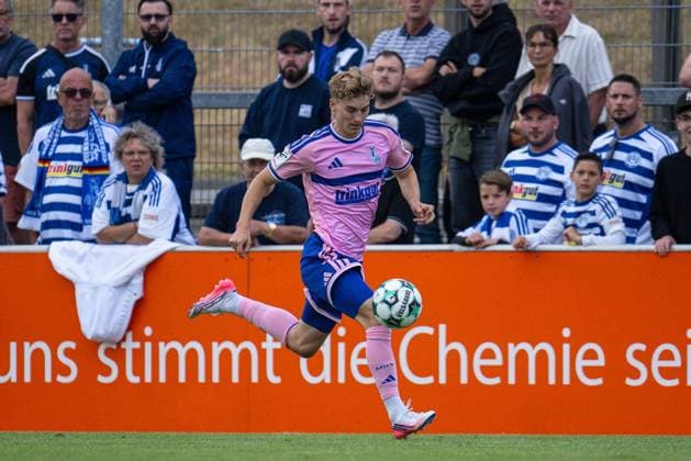 Testspiel MSV Duisburg - Beerschot VA ** NUR FÜR REDAKTIONELLE ZWECKE ** EDITORIAL USE ONLY **<p>Fußball Testspiel MSV Duisburg - Beerschot VA am 22.07.26 auf der PCC-Stadion in Duisburg Dominik Kother ( Duisburg ) Duisburg Copyright: JakobxKlos *** Friendly Match: MSV Duisburg vs. Beerschot VA ** FOR EDITORIAL USE ONLY ** EDITORIAL USE ONLY ** p Soccer Friendly Match: MSV Duisburg vs. Beerschot VA on July 22, 2026, at the PCC Stadium in Duisburg. Dominik Kother, Duisburg. Copyright JakobxKlos Copyright: JakobxKlos doc86tw9s9odb4cuvlxho8 ,EDITORIAL USE ONLY