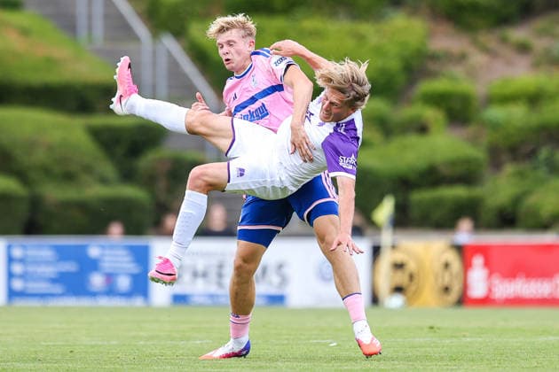 2026.07.22, xkwix, Fußball, Testspiel, MSV Duisburg - K Beerschot VA, PCC-Stadion, Testspiel, Saison 2026 2027: Jakob Bookjans (MSV Duisburg 7) im Zweikampf beim Kopfball gegen Edisson Jordanov (K. Beerschot V.A. 4) DFB regulations prohibit any use of photographs as image sequences and or quasi-video. Photo: xKamilxWilkowskixPressefotoKochx Nordrhein-Westfalen Deutschland *** July 22, 2026, xkwix, Soccer, Friendly Match, MSV Duisburg vs. Beerschot VA, PCC Stadium, Friendly Match, 2026–2027 Season: Jakob Bookjans of MSV Duisburg (7) in a header duel against Edisson Jordanov of K Beerschot VA (4). DFB regulations prohibit any use of photographs as image sequences and or quasi-video. Photo: xKamilxWilkowskixPressefotoKochx North Rhine-Westphalia Westphalia, Germany