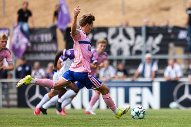 2026.07.22, xkwix, Fußball, Testspiel, MSV Duisburg - K Beerschot VA, PCC-Stadion, Testspiel, Saison 2026 2027: Jakob Bookjans (MSV Duisburg 7) beim Elfmeter Torschuss DFB regulations prohibit any use of photographs as image sequences and or quasi-video. Photo: xKamilxWilkowskixPressefotoKochx Nordrhein-Westfalen Deutschland *** July 22, 2026, xkwix, soccer, friendly match, MSV Duisburg vs. Beerschot VA, PCC Stadium, Friendly Match, 2026–2027 Season: Jakob Bookjans scores a penalty kick for MSV Duisburg 7. DFB regulations prohibit any use of photographs as image sequences and or quasi-video. Photo: xKamilxWilkowskixPressefotoKochx, North Rhine-Westphalia, Germany