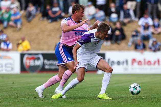 2026.07.22, xkwix, Fußball, Testspiel, MSV Duisburg - K Beerschot VA, PCC-Stadion, Testspiel, Saison 2026 2027: Ensar Brahic (K. Beerschot V.A. 28) im Zweikampf gegen Ben Schlicke (MSV Duisburg 40) DFB regulations prohibit any use of photographs as image sequences and or quasi-video. Photo: xKamilxWilkowskixPressefotoKochx Nordrhein-Westfalen Deutschland *** July 22, 2026, xkwix, Soccer, Friendly Match, MSV Duisburg vs. Beerschot VA, PCC Stadium, Friendly Match, 2026–2027 Season: Ensar Brahic (K Beerschot VA) 28 in a tackle against Ben Schlicke (MSV Duisburg) 40. DFB regulations prohibit any use of photographs as image sequences and or quasi-video. Photo: xKamilxWilkowskixPressefotoKochx North Rhine-WestGermany
