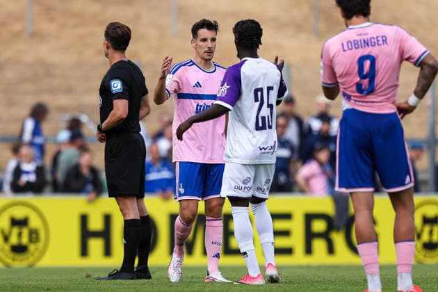 2026.07.22, xkwix, Fußball, Testspiel, MSV Duisburg - K Beerschot VA, PCC-Stadion, Testspiel, Saison 2026 2027: Conor Noß (MSV Duisburg 14) schlaegt mit Kindo Suma (K. Beerschot V.A. 25) nach Abpfiff ab DFB regulations prohibit any use of photographs as image sequences and or quasi-video. Photo: xKamilxWilkowskixPressefotoKochx Nordrhein-Westfalen Deutschland *** July 22, 2026, xkwix, Soccer, Friendly Match, MSV Duisburg vs. Beerschot VA, PCC Stadium, Friendly Match, 2026–2027 Season: Conor Noß (MSV Duisburg 14) celebrates with Kindo Suma (K Beerschot VA 25) after the final whistle. DFB regulations prohibit any use of photographs as image sequences and or quasi-video. Photo: xKamilxWilkowskixPressefotoKochx North Rhine-Westphalia, Germany