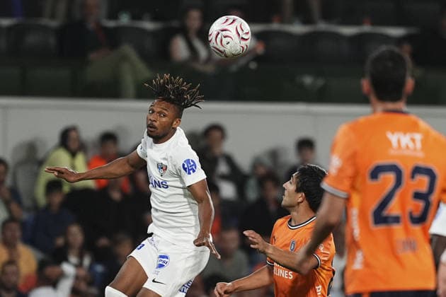 Basaksehir v Inter Turku - UEFA Conference League??????? ISTANBUL, TURKIYE - JULY 22: Emin Bayram (23) of Istanbul Basaksehir vies for the ball with Vilho Huovila (L) of Inter Turku during the first leg match of the UEFA Conference League second qualifying round at Basaksehir Fatih Terim Stadium in Istanbul, Turkiye on July 22, 2026. Bunyamin Celik Anadolu Istanbul Turkey. Editorial use only. Please get in touch for any other usage.  Copyright: x2026xAnadoluxBunyaminxCelikx