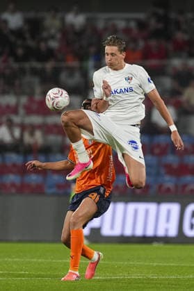 Basaksehir v Inter Turku - UEFA Conference League??????? ISTANBUL, TURKIYE - JULY 22: Bertug Yildirim (91) of Istanbul Basaksehir vies for the ball with Jasse Tuominen (9) of Inter Turku during the first leg match of the UEFA Conference League second qualifying round at Basaksehir Fatih Terim Stadium in Istanbul, Turkiye on July 22, 2026. Bunyamin Celik Anadolu Istanbul Turkey. Editorial use only. Please get in touch for any other usage.  Copyright: x2026xAnadoluxBunyaminxCelikx