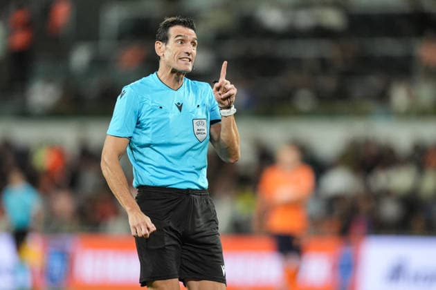 Basaksehir v Inter Turku - UEFA Conference League ISTANBUL, TURKIYE - JULY 22: Referee Juan Martinez Munuera officiates during the first leg match of the UEFA Conference League second qualifying round between Istanbul Basaksehir and Inter Turku at Basaksehir Fatih Terim Stadium in Istanbul, Turkiye on July 22, 2026. Cemal Yurttas Anadolu Istanbul Turkey. Editorial use only. Please get in touch for any other usage.  Copyright: x2026xAnadoluxCemalxYurttasx