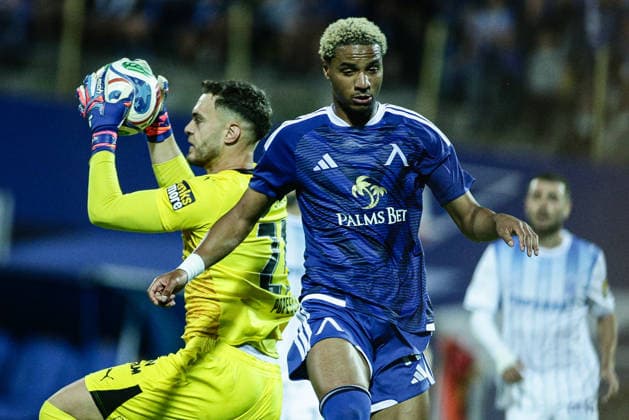 IPA86903118 - Levski s Armstrong Okoflex in action against Universitatea s Laurentiu Popescu during the Champions League qualifying match between PFC Levski and SC Universitatea Craiova at Vivacom Arena Georgi Asparuhov in Sofia, Bulgaria, on July 22, 2026  Copyright: xIvanxSxIvanov IPAxSportx xx 86903118