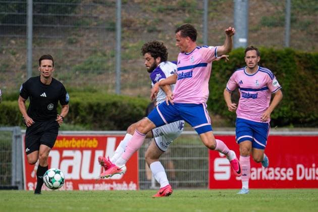 Testspiel MSV Duisburg - Beerschot VA ** NUR FÜR REDAKTIONELLE ZWECKE ** EDITORIAL USE ONLY **<p>Fußball Testspiel MSV Duisburg - Beerschot VA am 22.07.26 auf der PCC-Stadion in Duisburg Christian Viet ( Duisburg ) Duisburg Copyright: JakobxKlos *** Friendly Match: MSV Duisburg vs. Beerschot VA ** FOR EDITORIAL USE ONLY ** EDITORIAL USE ONLY ** p Soccer Friendly Match: MSV Duisburg vs. Beerschot VA on July 22, 2026, at the PCC Stadium in Duisburg. Christian Viet, Duisburg. Copyright JakobxKlos Copyright: JakobxKlos doc86twsb2jwwyirbli9jc ,EDITORIAL USE ONLY