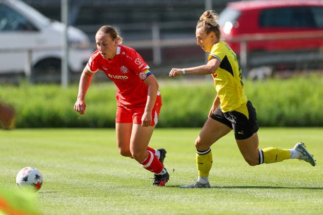Fussball - Frauen - Testspiel - 1. FSV Mainz 05 - Borussia Dortmund - 22.07.26, Johanna Berg (Mainz), Rita Schumacher (BVB), Hopfgarten Hopfgarten Tirol Österreich *** Women s Soccer Friendly Match 1: FSV Mainz 05 vs. Borussia Dortmund, July 22, 2026; Johanna Berg (Mainz), Rita Schumacher (BVB), Hopfgarten, Hopfgarten, Tyrol, Austria