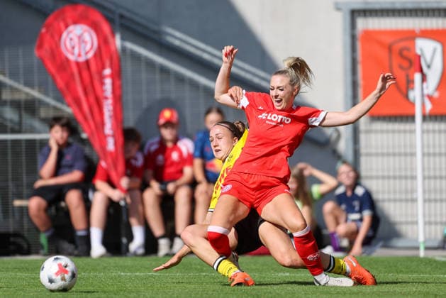 Fussball - Frauen - Testspiel - 1. FSV Mainz 05 - Borussia Dortmund - 22.07.26, Mia Sophie Böger (BVB), Chiara Bouziane (Mainz), Hopfgarten Hopfgarten Tirol Österreich *** Women s Soccer Friendly Match 1: FSV Mainz 05 vs. Borussia Dortmund, July 22, 2026; Mia Sophie Böger (BVB), Chiara Bouziane (Mainz); Hopfgarten, Hopfgarten, Tyrol, Austria