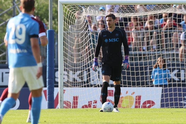 SSC Napoli v Arezzo - Pre Season Friendly Match Alex Meret of Napoli during a preseason friendly soccer match between Napoli and Arezzo at Stadio Carciato in Dimaro Folgarida, Trento, Italy, on July 22, 2026. Dimaro Folgarida Trento Italy  Copyright: xCiroxDexLucax originalFilename:deluca-sscnapol260722_npHUf.jpg