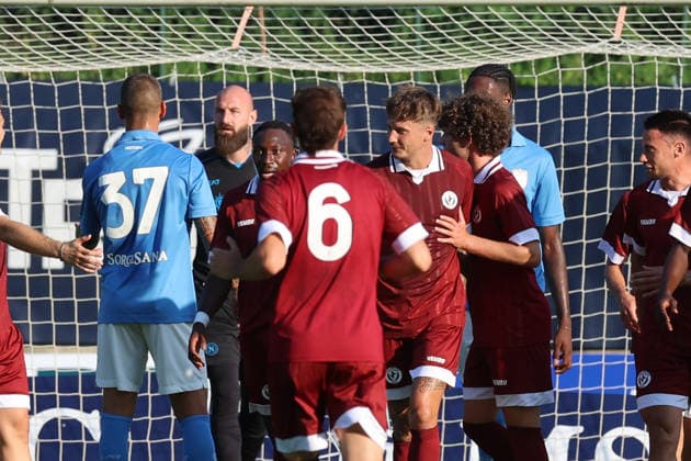 SSC Napoli v Arezzo - Pre Season Friendly Match Players participate in a preseason friendly soccer match between Napoli and Arezzo at Stadio Carciato in Dimaro Folgarida, Trento, Italy, on July 22, 2026. Dimaro Folgarida Trento Italy  Copyright: xCiroxDexLucax originalFilename:deluca-sscnapol260722_npLYq.jpg