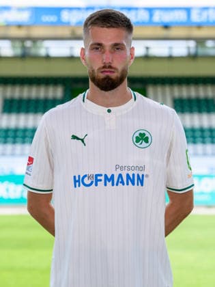 22.07.2026 - SpVgg Greuther Fürth ( Kleeblatt Spielvereinigung ) - 2. BL Fussball Bundesliga - Saison 2026 2027 - Fototermin Porträttermin Vorstellung Präsentation Pressetermin - - Einzelbild Einzelfoto Portrait Porträt Kopfbild - Doni Edon Arifi (28, SpVgg Greuther Fürth ) *** July 22, 2026 SpVgg Greuther Fürth Kleeblatt Spielvereinigung 2nd Division Soccer Bundesliga 2026–2027 Season Photo Shoot Portrait Session Introduction Presentation Press Event Single Image Individual Photo Portrait Headshot Doni Edon Arifi, 28, SpVgg Greuther Fürth