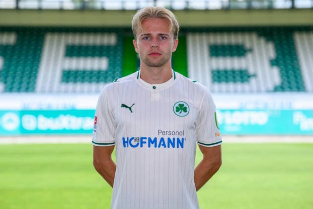 22.07.2026 - SpVgg Greuther Fürth ( Kleeblatt Spielvereinigung ) - 2. BL Fussball Bundesliga - Saison 2026 2027 - Fototermin Porträttermin Vorstellung Präsentation Pressetermin - - Einzelbild Einzelfoto Portrait Porträt Kopfbild - Philipp Müller (36, SpVgg Greuther Fürth ) *** July 22, 2026 SpVgg Greuther Fürth Kleeblatt Spielvereinigung 2nd Division Soccer Bundesliga 2026–2027 Season Photo Shoot Portrait Session Introduction Presentation Press Conference Single Image Individual Photo Portrait Headshot Philipp Müller 36, SpVgg Greuther Fürth