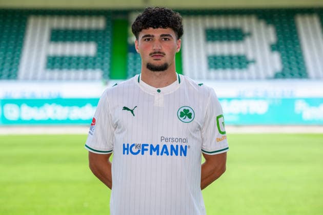 22.07.2026 - SpVgg Greuther Fürth ( Kleeblatt Spielvereinigung ) - 2. BL Fussball Bundesliga - Saison 2026 2027 - Fototermin Porträttermin Vorstellung Präsentation Pressetermin - - Einzelbild Einzelfoto Portrait Porträt Kopfbild - Mehmet Avlayici (44, SpVgg Greuther Fürth ) *** July 22, 2026 SpVgg Greuther Fürth Kleeblatt Spielvereinigung 2nd Division Soccer Bundesliga 2026–2027 Season Photo Shoot Portrait Session Introduction Presentation Press Conference Single Image Individual Photo Portrait Headshot Mehmet Avlayici 44, SpVgg Greuther Fürth