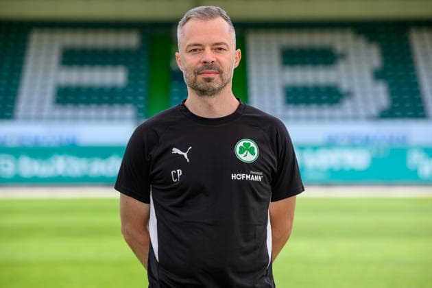 22.07.2026 - SpVgg Greuther Fürth ( Kleeblatt Spielvereinigung ) - 2. BL Fussball Bundesliga - Saison 2026 2027 - Fototermin Porträttermin Vorstellung Präsentation Pressetermin - - Einzelbild Einzelfoto Portrait Porträt Kopfbild - Christoph Porzelt (Physio SpVgg Greuther Fürth ) *** July 22, 2026 SpVgg Greuther Fürth Kleeblatt Spielvereinigung 2nd Division Soccer Bundesliga 2026–2027 Season Photo Shoot Portrait Session Introduction Presentation Press Event Single Image Individual Photo Portrait Headshot Christoph Porzelt, Physical Therapist, SpVgg Greuther Fürth