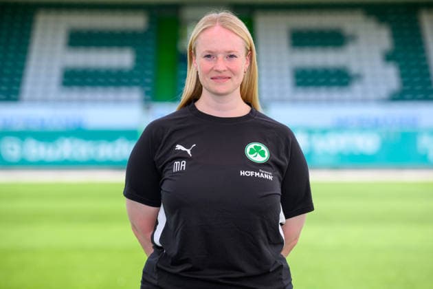 22.07.2026 - SpVgg Greuther Fürth ( Kleeblatt Spielvereinigung ) - 2. BL Fussball Bundesliga - Saison 2026 2027 - Fototermin Porträttermin Vorstellung Präsentation Pressetermin - - Einzelbild Einzelfoto Portrait Porträt Kopfbild - Mareike Ahlborn ( Teammanagement SpVgg Greuther Fürth ) *** July 22, 2026 SpVgg Greuther Fürth Kleeblatt Spielvereinigung 2nd Division Soccer Bundesliga 2026–2027 Season Photo Shoot Portrait Session Introduction Presentation Press Event Single Image Individual Photo Portrait Headshot Mareike Ahlborn Team Management SpVgg Greuther Fürth
