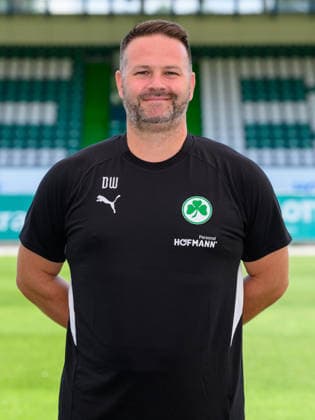 22.07.2026 - SpVgg Greuther Fürth ( Kleeblatt Spielvereinigung ) - 2. BL Fussball Bundesliga - Saison 2026 2027 - Fototermin Porträttermin Vorstellung Präsentation Pressetermin - - Einzelbild Einzelfoto Portrait Porträt Kopfbild - Daniel Wiegand ( Team-Koordinator Zeugwart SpVgg Greuther Fürth ) *** July 22, 2026 SpVgg Greuther Fürth Kleeblatt Spielvereinigung 2nd Division Soccer Bundesliga 2026–2027 Season Photo Shoot Portrait Session Introduction Presentation Press Event Single Image Individual Photo Portrait Headshot Daniel Wiegand Team Coordinator Equipment Manager SpVgg Greuther Fürth