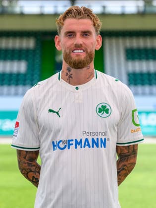 22.07.2026 - SpVgg Greuther Fürth ( Kleeblatt Spielvereinigung ) - 2. BL Fussball Bundesliga - Saison 2026 2027 - Fototermin Porträttermin Vorstellung Präsentation Pressetermin - - Einzelbild Einzelfoto Portrait Porträt Kopfbild - Ole Pohlmann (10, SpVgg Greuther Fürth ) *** July 22, 2026 SpVgg Greuther Fürth Kleeblatt Spielvereinigung 2nd Division Soccer Bundesliga 2026–2027 Season Photo Shoot Portrait Session Introduction Presentation Press Conference Single Image Individual Photo Portrait Headshot Ole Pohlmann 10, SpVgg Greuther Fürth