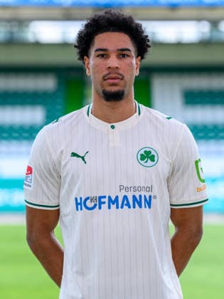22.07.2026 - SpVgg Greuther Fürth ( Kleeblatt Spielvereinigung ) - 2. BL Fussball Bundesliga - Saison 2026 2027 - Fototermin Porträttermin Vorstellung Präsentation Pressetermin - - Einzelbild Einzelfoto Portrait Porträt Kopfbild - Benjamin Zank (19, SpVgg Greuther Fürth ) *** July 22, 2026 SpVgg Greuther Fürth Kleeblatt Spielvereinigung 2nd Division Soccer Bundesliga 2026–2027 Season Photo Shoot Portrait Session Introduction Presentation Press Conference Single Image Individual Photo Portrait Headshot Benjamin Zank, 19, SpVgg Greuther Fürth