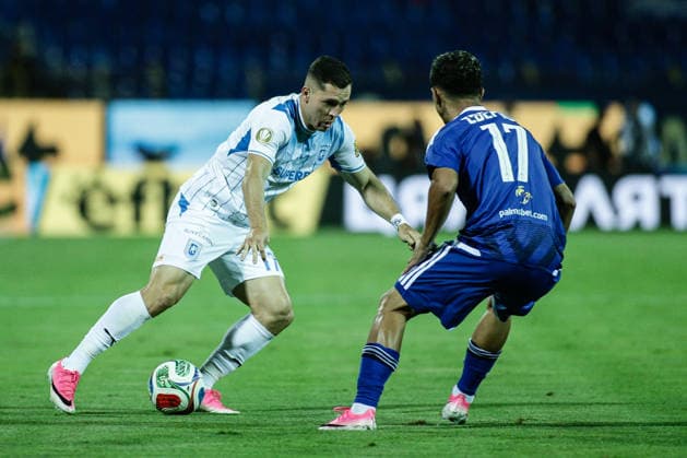 IPA86903533 - Universitatea s Carlos Mora in action against Levski s Everton Bala during the Champions League qualifying match between PFC Levski and SC Universitatea Craiova at Vivacom Arena Georgi Asparuhov in Sofia, Bulgaria, on July 22, 2026  Copyright: xIvanxSxIvanov IPAxSportx xx 86903533