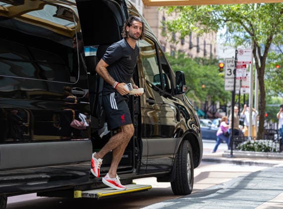 Football - Pre-Seaosn - Liverpool USA Tour Day 3 CHICAGO, USA - Wednesday, July 22, 2026: Liverpool s Dominik Szoboszlai returns to the team hotel after a morning training session in Chicago ahead of the start of the club s pre-season tour of America. The team play friendly games in Nashville, New York and Chicago as they prepare for the start of the new 2026 27 Premier League season. (Photo by David Rawcliffe Propaganda) CHICAGO Chicago ILLINOIS UNITED STATES OF AMERICA  Copyright: xDavidxRawcliffex 2026-07-22-010-Liverpool_Pre-Season_Day_3