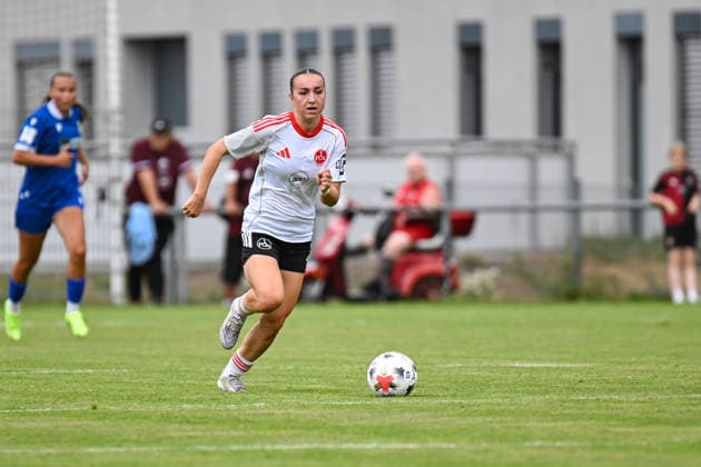 Fußball I Frauen I Saison 2026-2027 I Freundschaftsspiel I 1. FC Nürnberg - FC Carl Zeiss Jena I 22.07.2026 Lara Meroni (11, 1. FC Nürnberg) Freisteller, Nahaufnahme, Porträt, Portrait, Einzelfoto, Einzelbild, Körper Nürnberg Sportpark Valznerweiher Platz 5 Bayern Deutschland *** Soccer I Women s I 2026–2027 Season I Friendly Match I 1 FC Nuremberg vs. FC Carl Zeiss Jena I July 22, 2026 Lara Meroni 11, 1 FC Nuremberg Cutout, Close-up, Portrait, Single Photo, Single Image, Body Nuremberg Sportpark Valznerweiher Field 5 Bavaria Germany Copyright: xLobeca InesxHähnelx