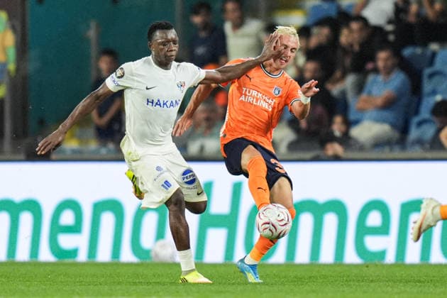Basaksehir v Inter Turku - UEFA Conference League ISTANBUL, TURKIYE - JULY 22: Michal Karbownik (R) of Istanbul Basaksehir vies for the ball with Alie Conteh (L) of Inter Turku during the first leg match of the UEFA Conference League second qualifying round at Basaksehir Fatih Terim Stadium in Istanbul, Turkiye on July 22, 2026. Cemal Yurttas Anadolu Istanbul Turkey. Editorial use only. Please get in touch for any other usage.  Copyright: x2026xAnadoluxCemalxYurttasx
